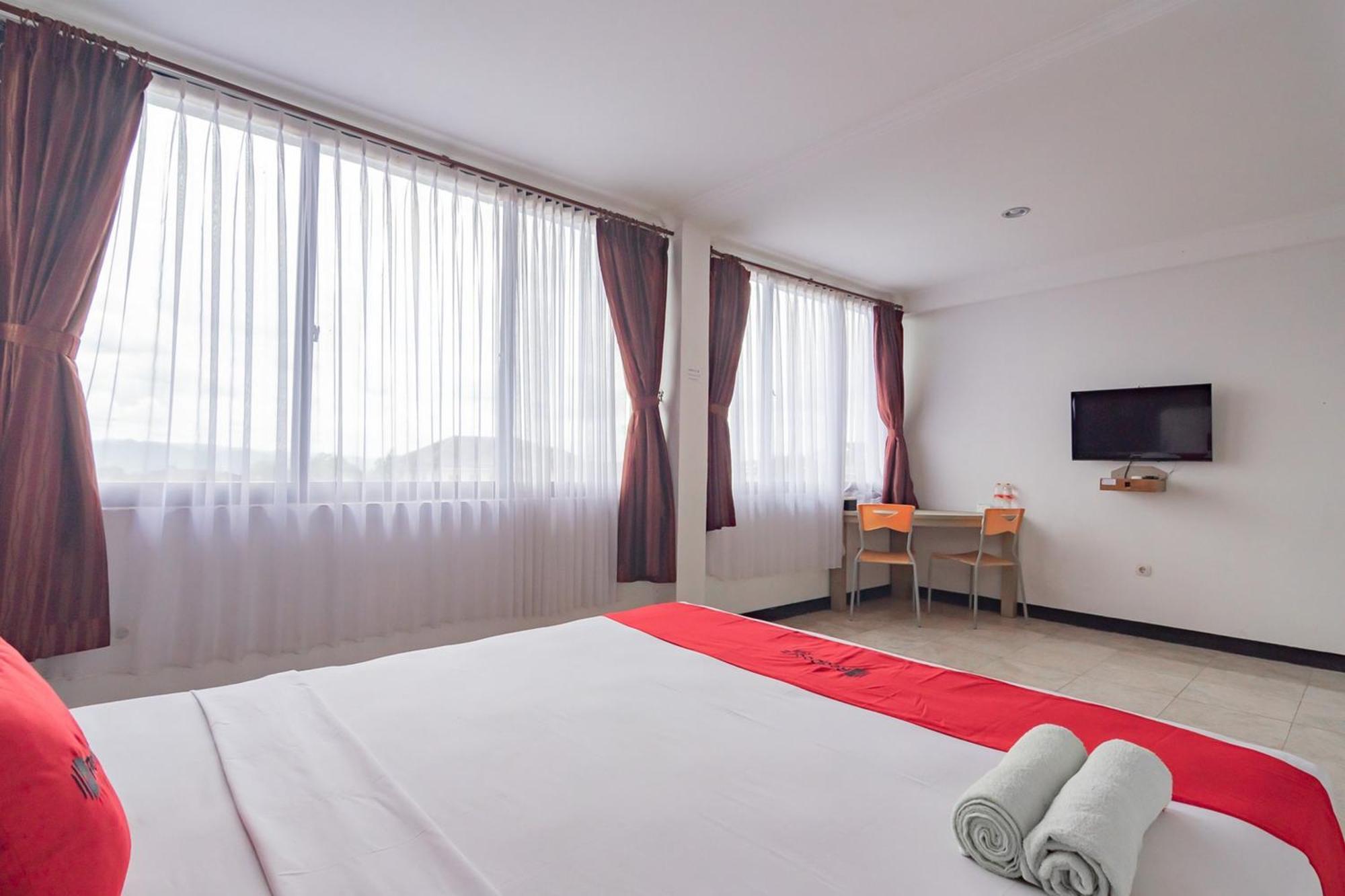 Reddoorz Near Sukabumi Station 2 Hotel Екстериор снимка